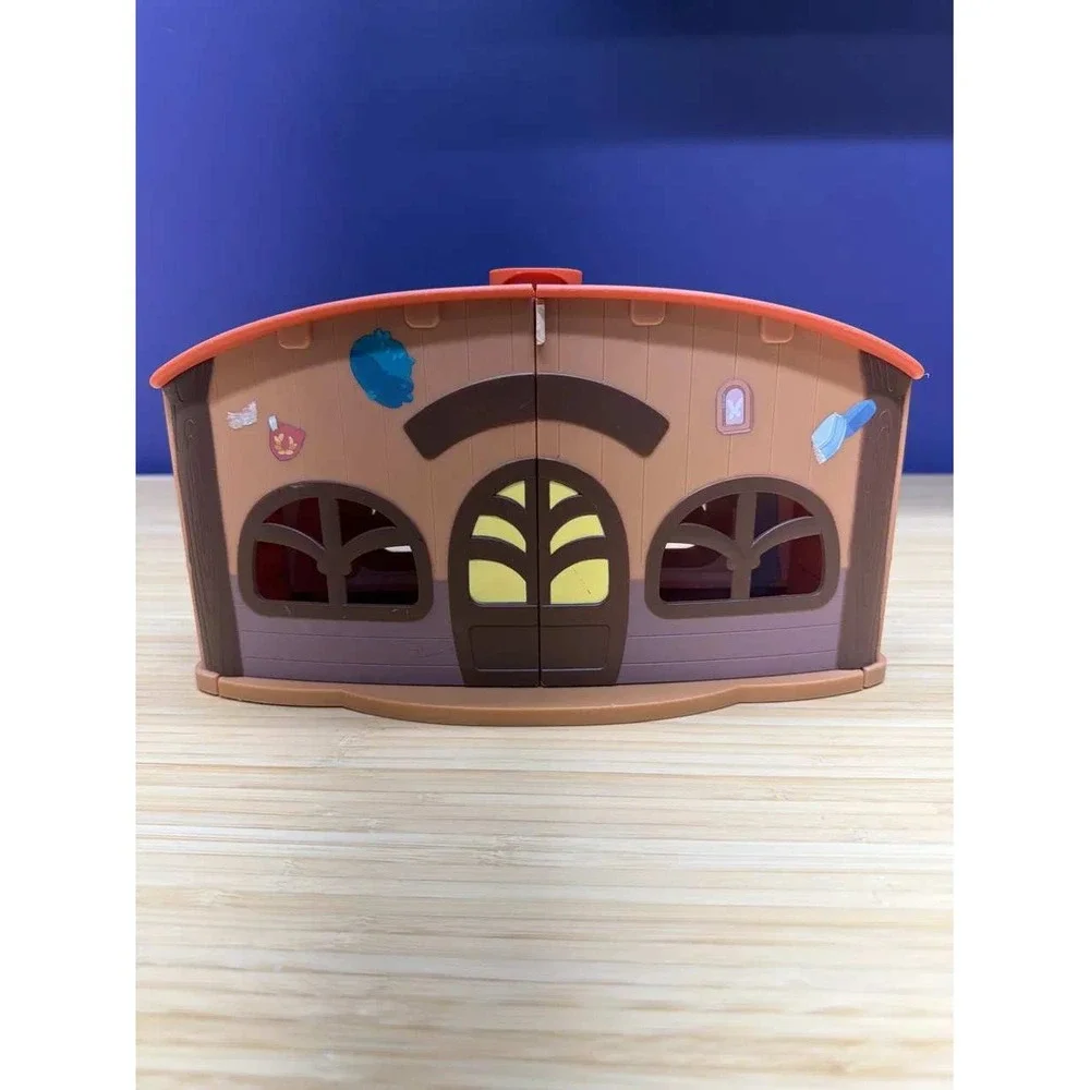 Bluey Calypso's School Playset Moose Toys Fold-Out Structure Only Used